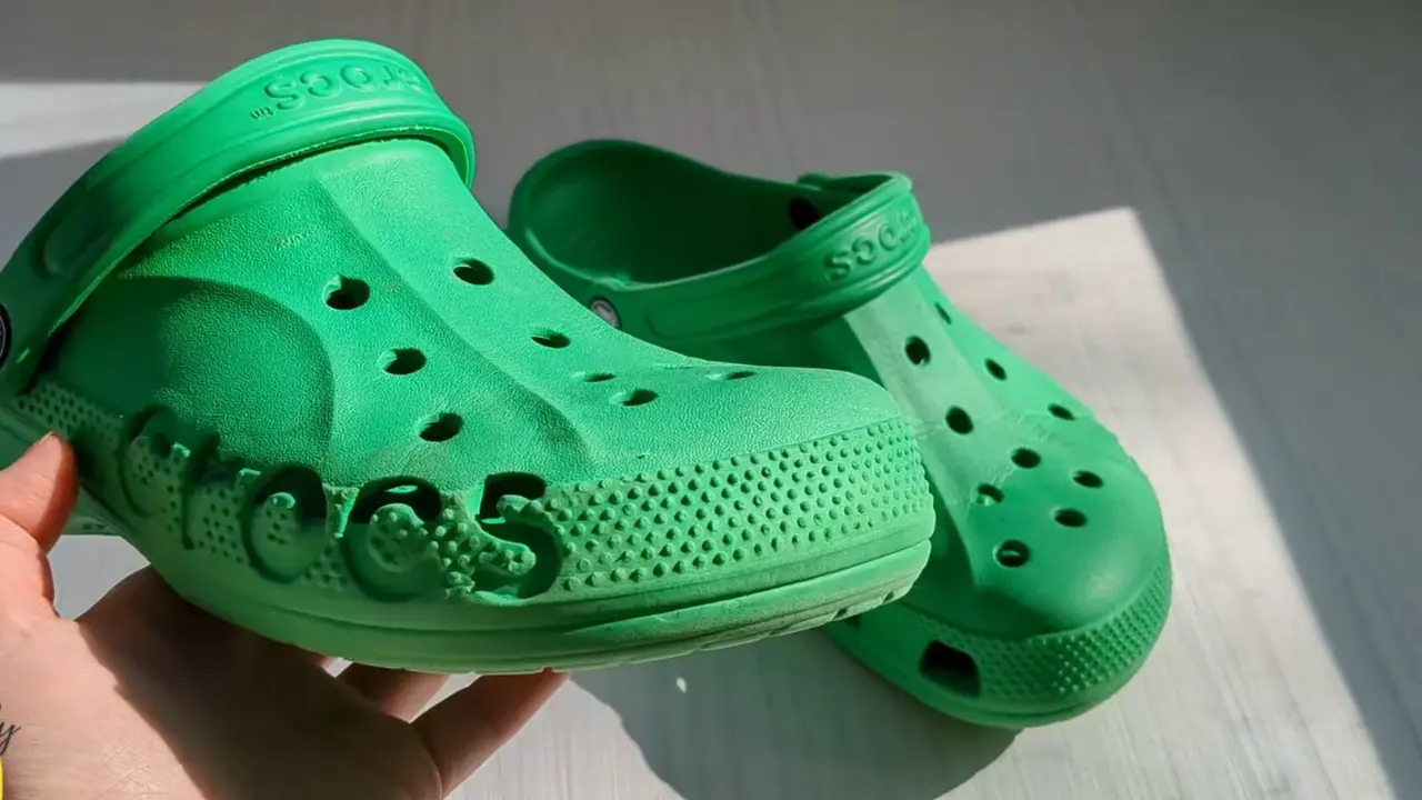 Shrinking Crocs Using Sunlight