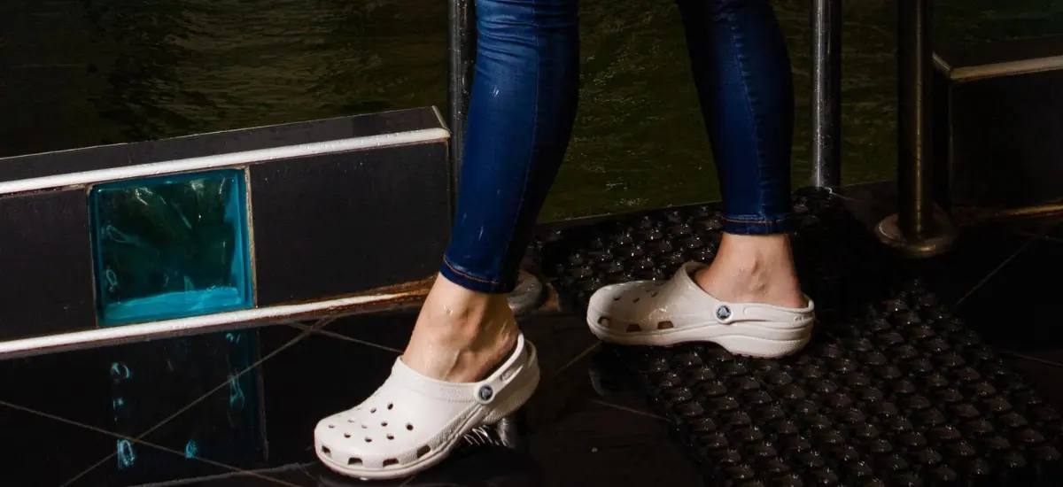 Can You Wear Crocs To An Interview